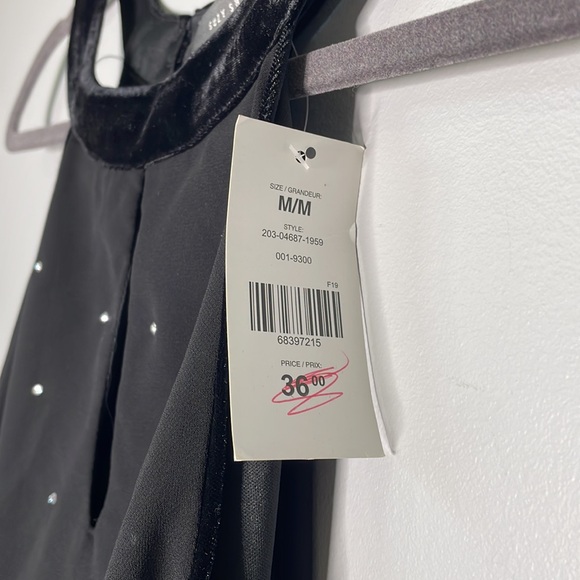 Suzy Shier Sleeveless Blouse - Picture 4 of 6